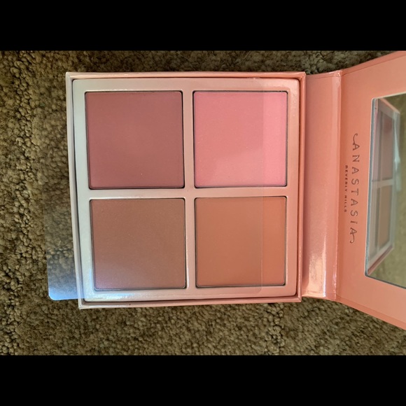 Blush/bronzer - Picture 1 of 3